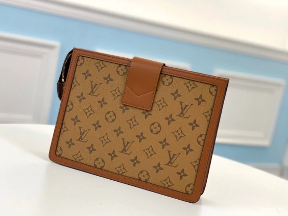 LOUIS CHANELUTCH VUITTON 0809